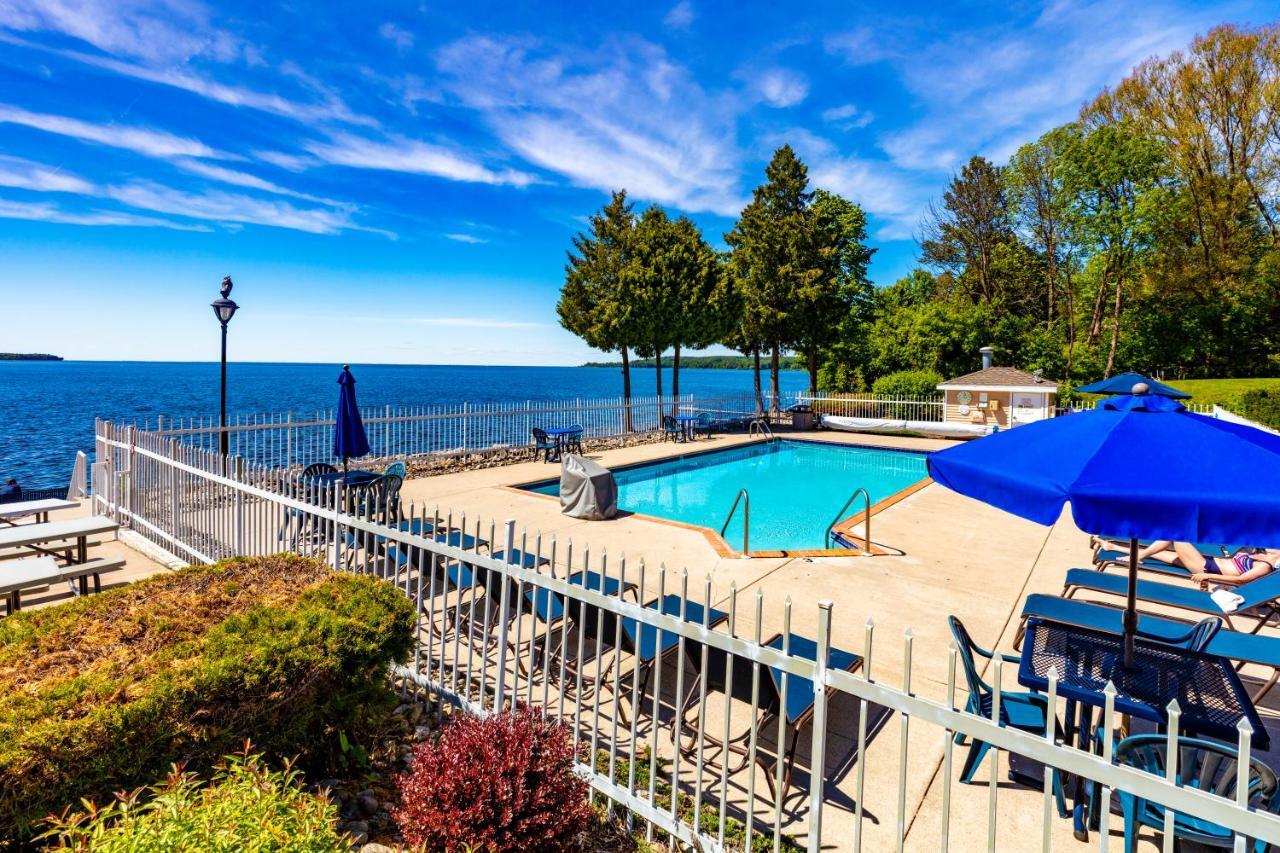 Westwood Shores Waterfront Resort Стерджен-Бей Экстерьер фото