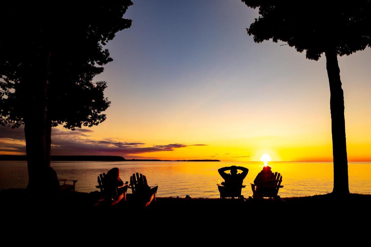 Westwood Shores Waterfront Resort Стерджен-Бей Экстерьер фото