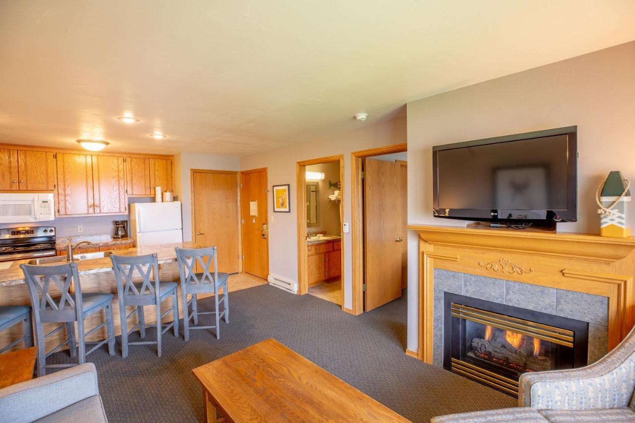 Westwood Shores Waterfront Resort Стерджен-Бей Экстерьер фото
